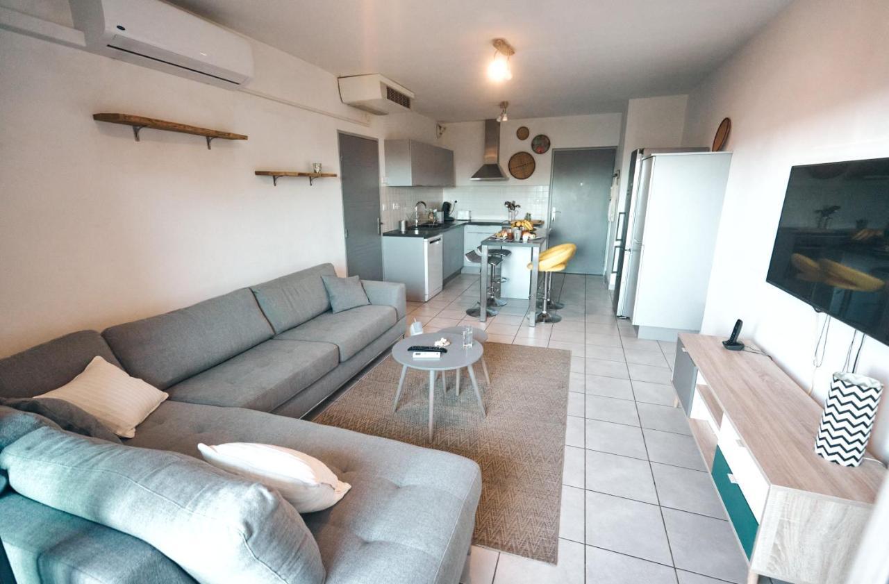 Appartement Caz Patio, T2 - 4 étoiles, front de mer à Saint Pierre Extérieur photo